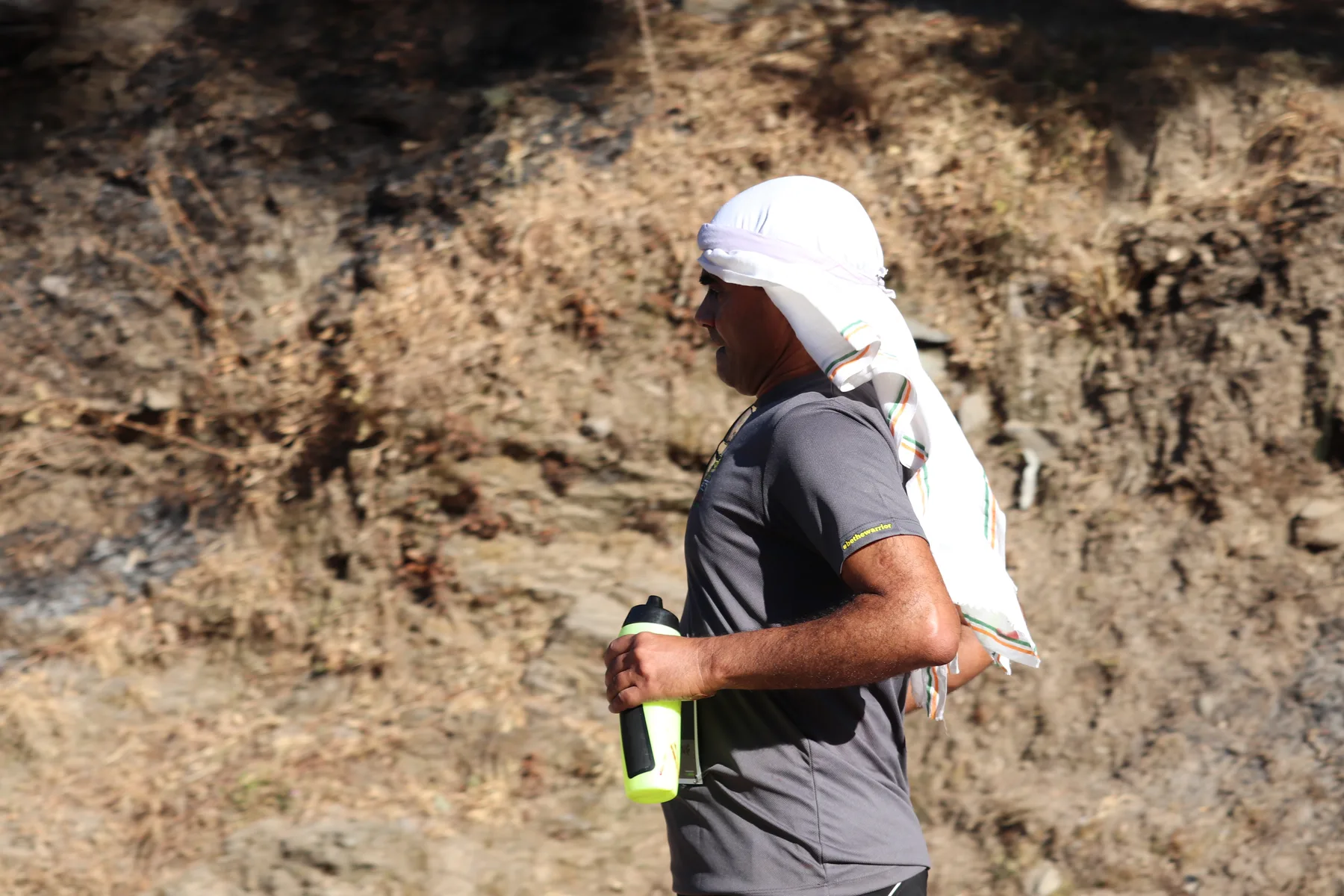 Nainital Trail Ultra archive: Runner carrying hydration along the Nainital course